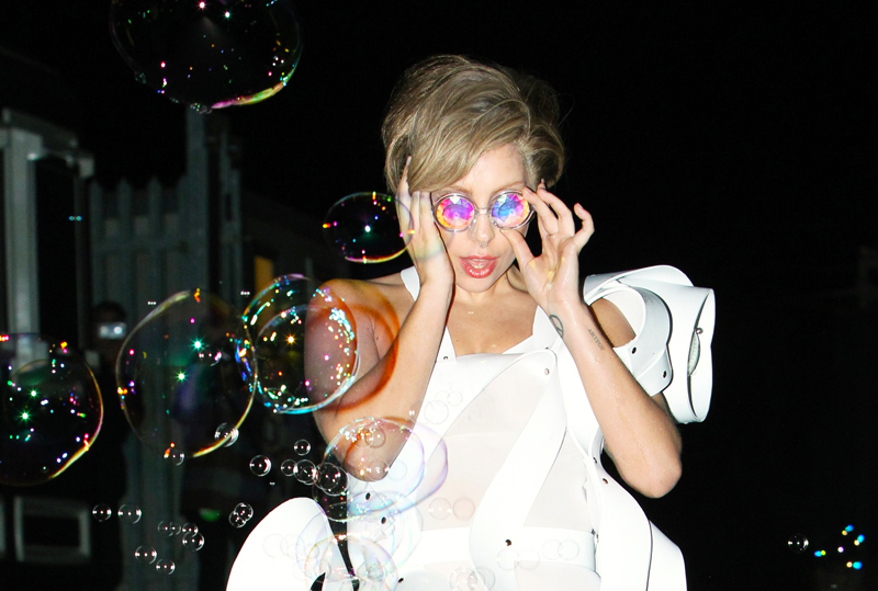 Леди Гага в очках калейдоскоп